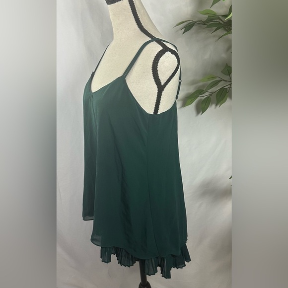 White House Black Market Green Ruffled Camisole - Picture 4 of 10